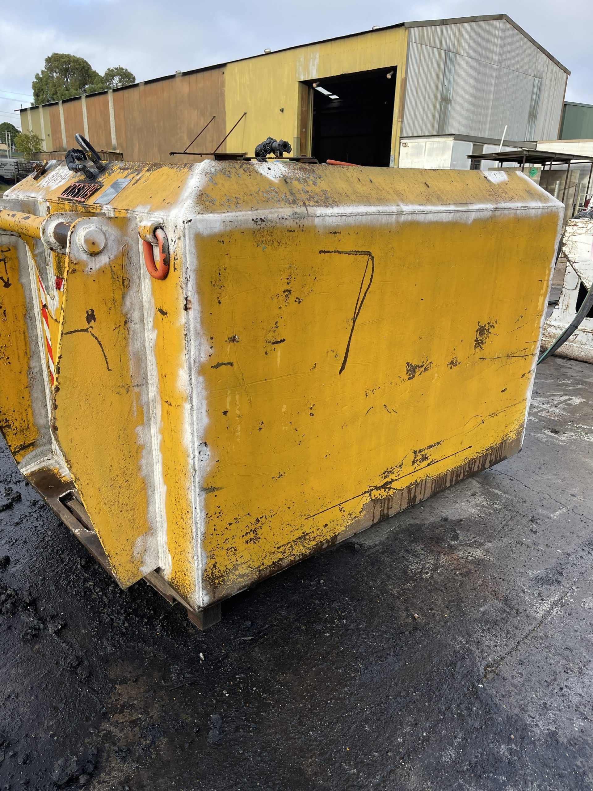 Before and after photos of blasting with crushed glass