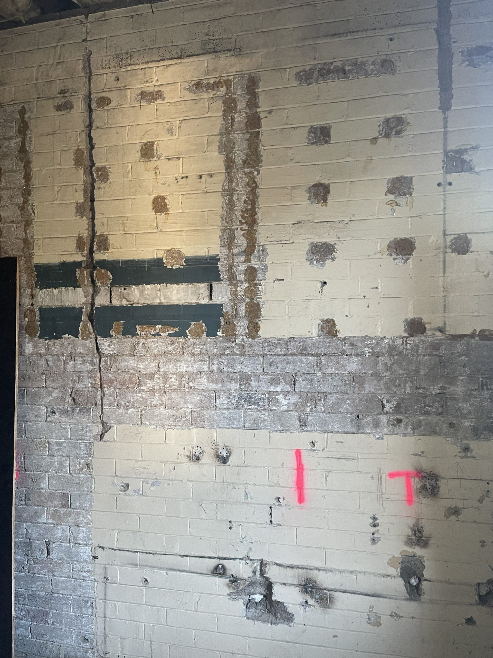Blasting Brickwork to remove paint with Crushed Glass